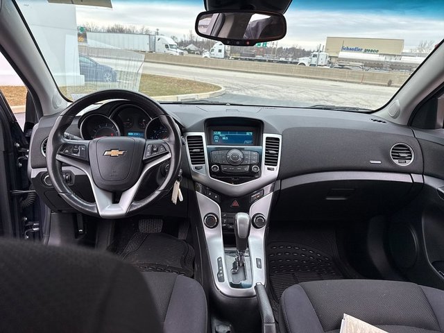 Used 2014 Chevrolet Cruze LT image 17