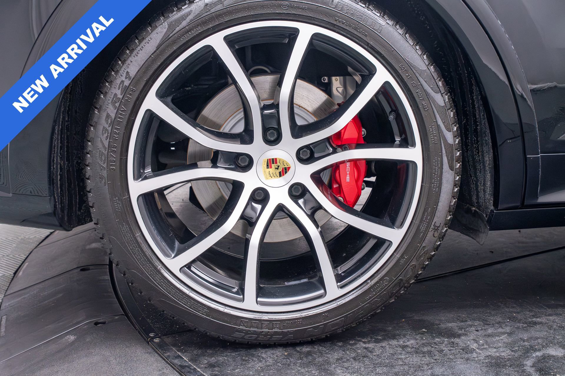 Used 2021 Porsche Cayenne GTS image 11