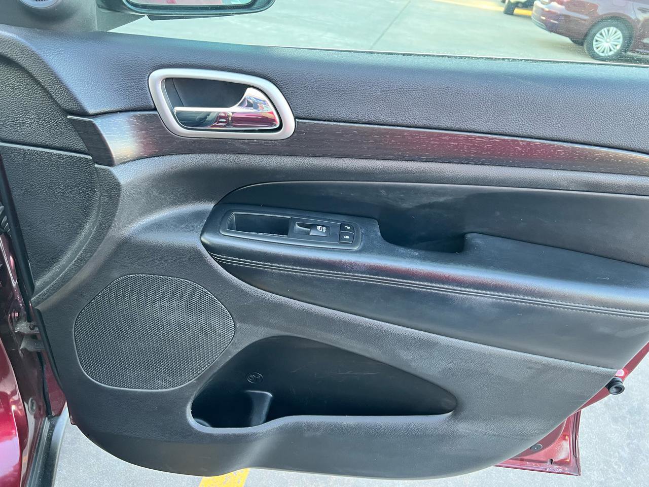 Used 2018 Jeep Grand Cherokee Laredo image 24