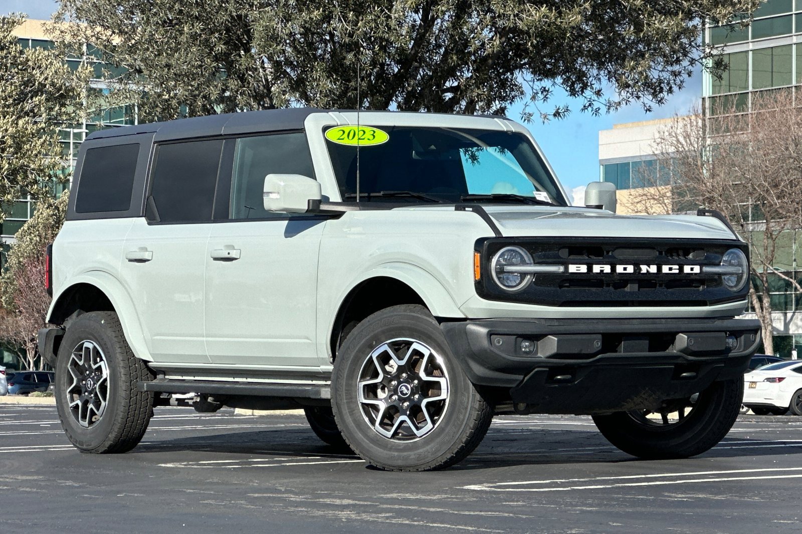 Used 2023 Ford Bronco Outer Banks image 2