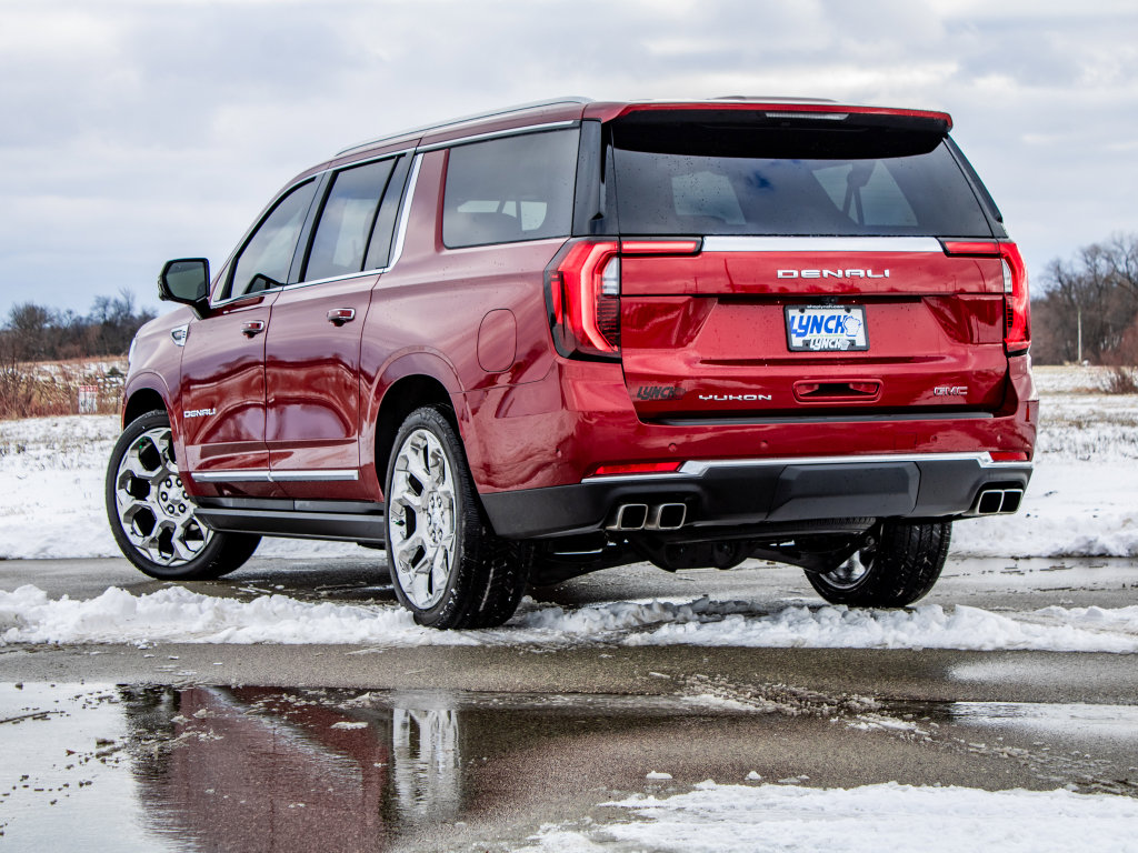 Used 2025 GMC Yukon XL Denali w/ Sun & Power Step Package image 15