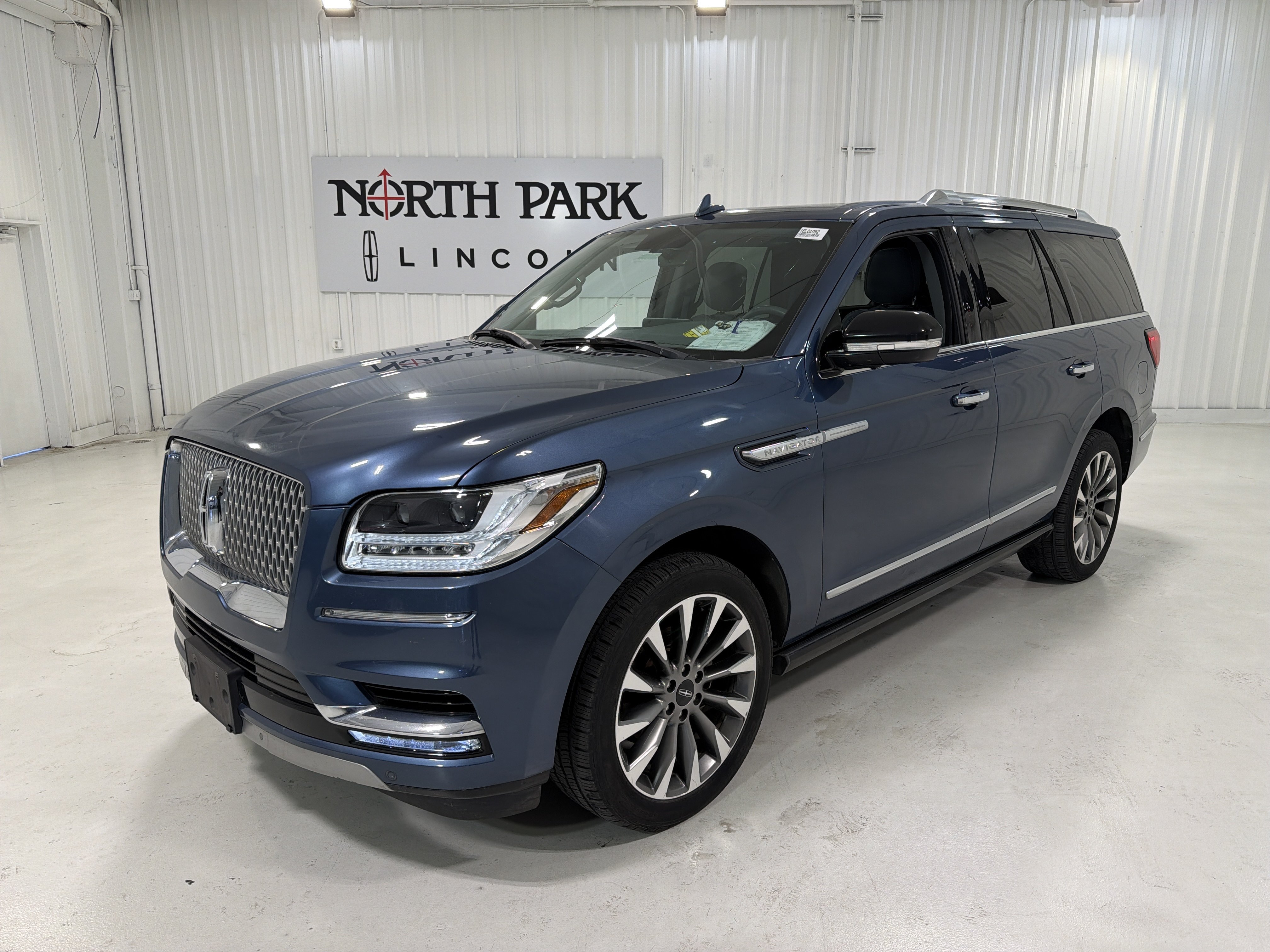 Used 2019 Lincoln Navigator Select RWD image 1