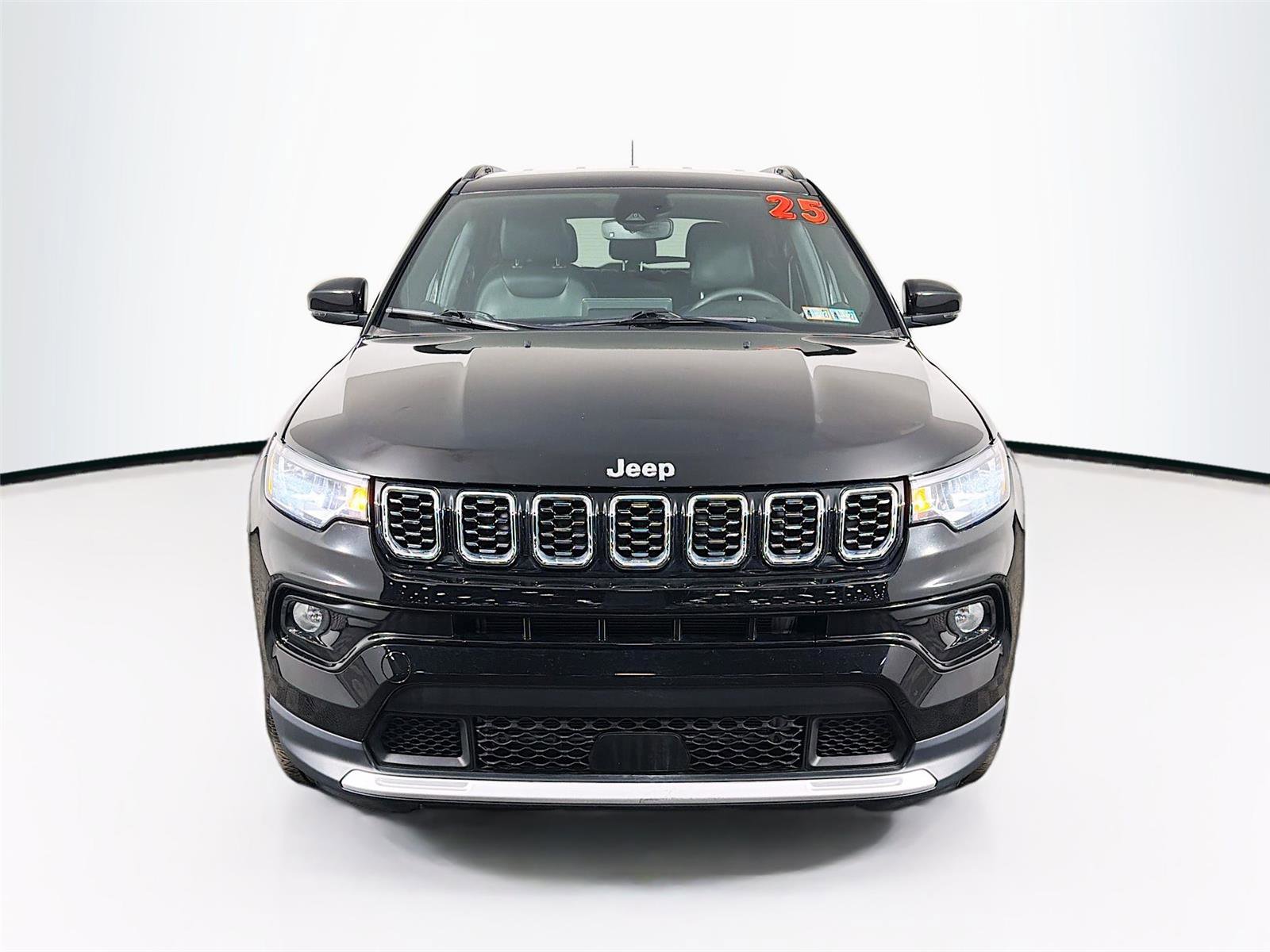 Used 2025 Jeep Compass Limited AWD/4WD image 2