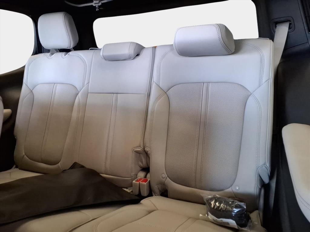 New 2026 Jeep Grand Wagoneer Summit image 13