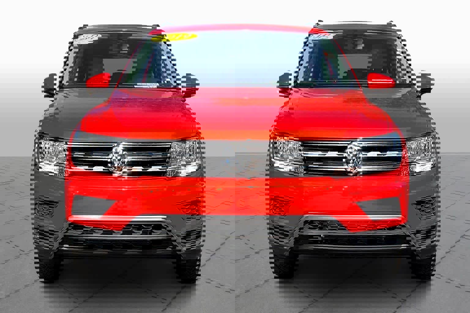 Used 2019 Volkswagen Tiguan SE w/ Panoramic Sunroof Package image 3