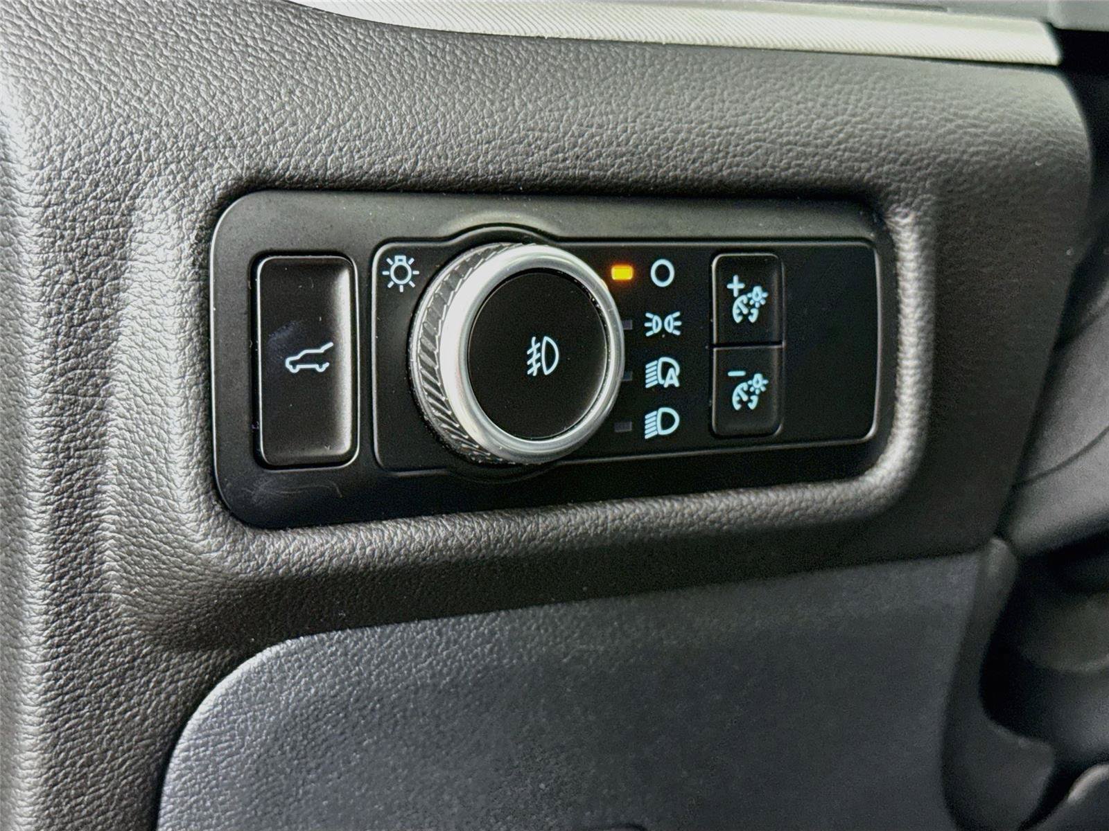 Used 2023 Ford Explorer XLT w/ Equipment Group 202A RWD image 7