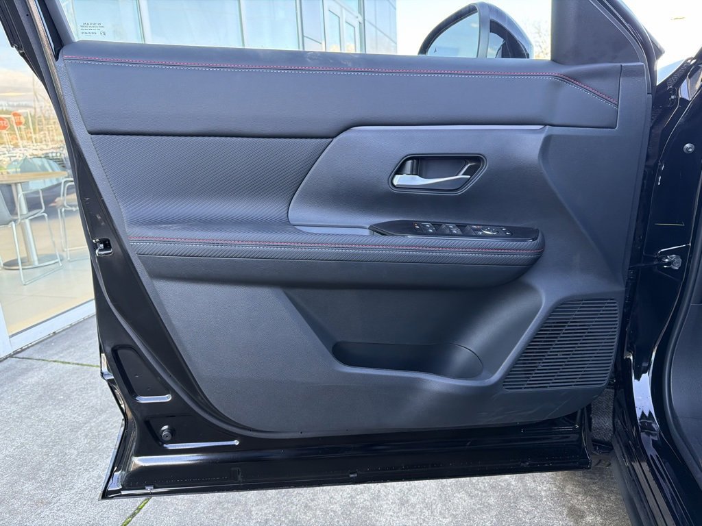 New 2026 Nissan Kicks SR w/ Cold Weather Package image 17