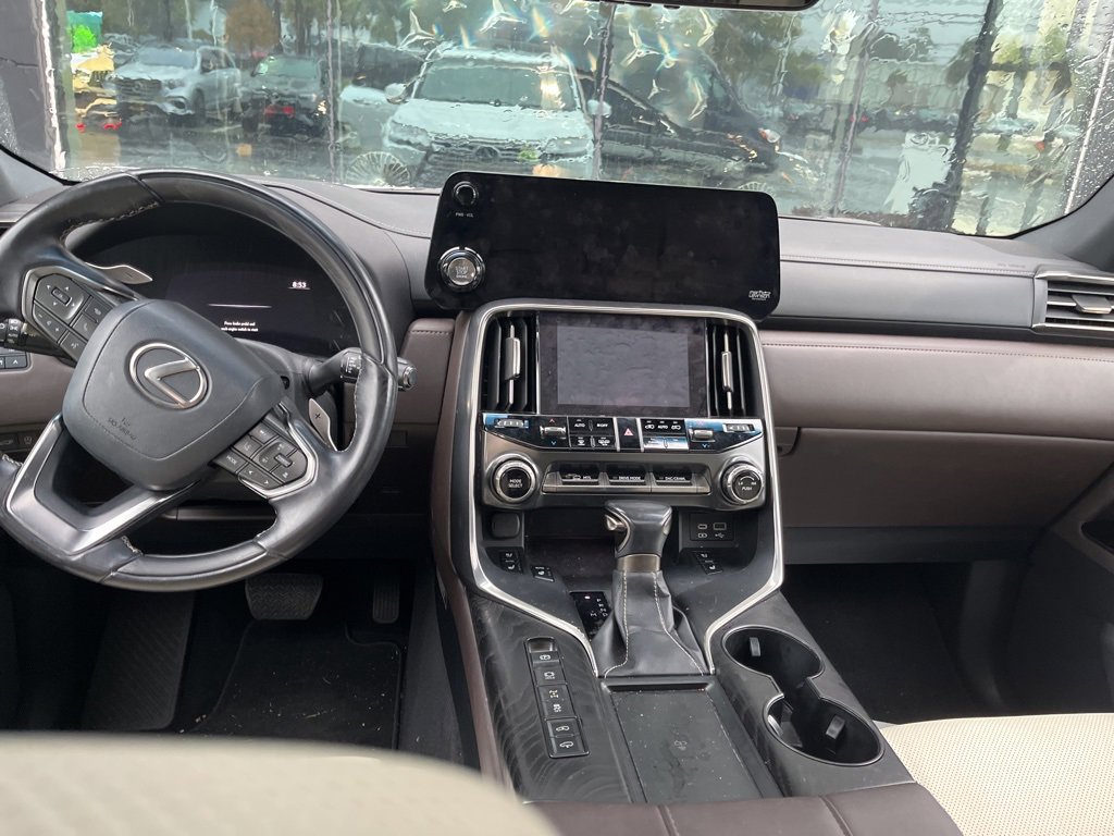 Used 2022 Lexus LX 600 4WD w/ Luxury Package image 15