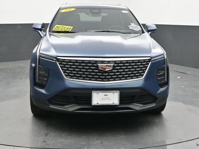 Used 2024 Cadillac XT4 Luxury w/ Cold Weather Package AWD/4WD image 4