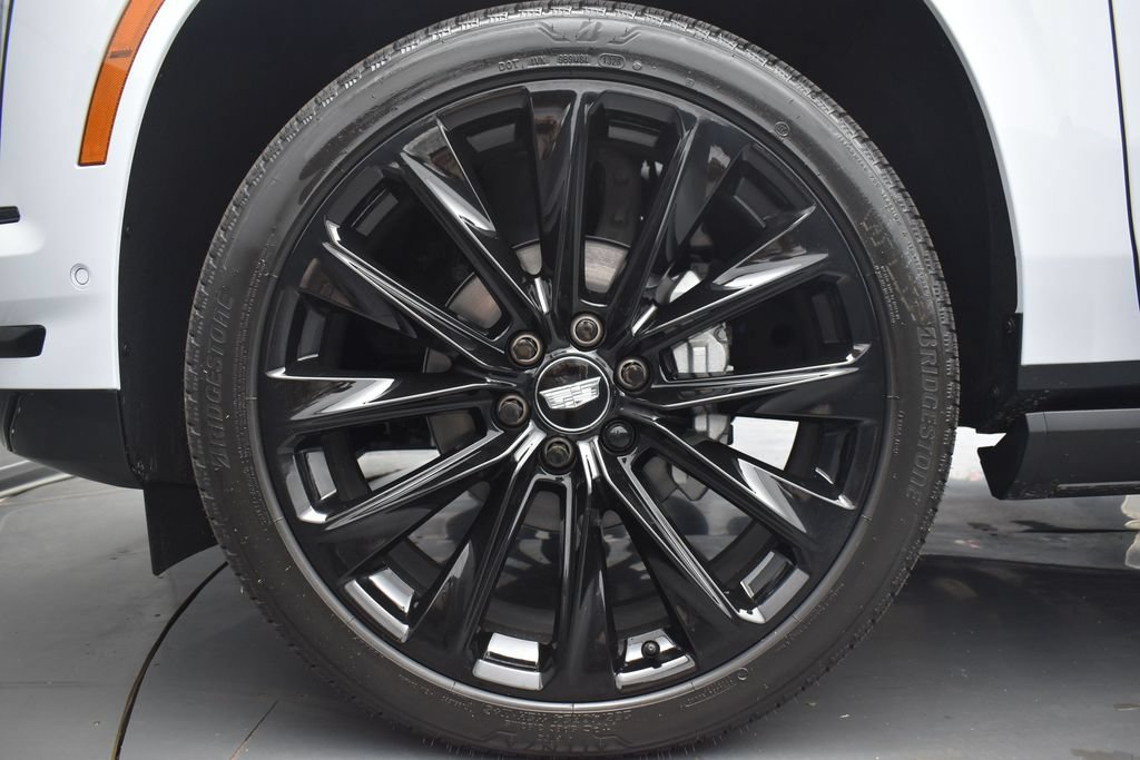 Certified 2026 Cadillac Escalade ESV Platinum Sport w/ LPO, ONYX Package AWD/4WD image 37