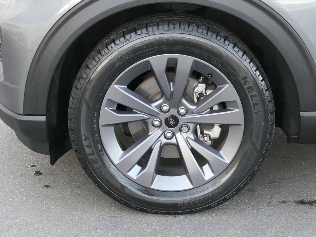 Used 2024 Ford Explorer XLT w/ Equipment Group 202A image 11