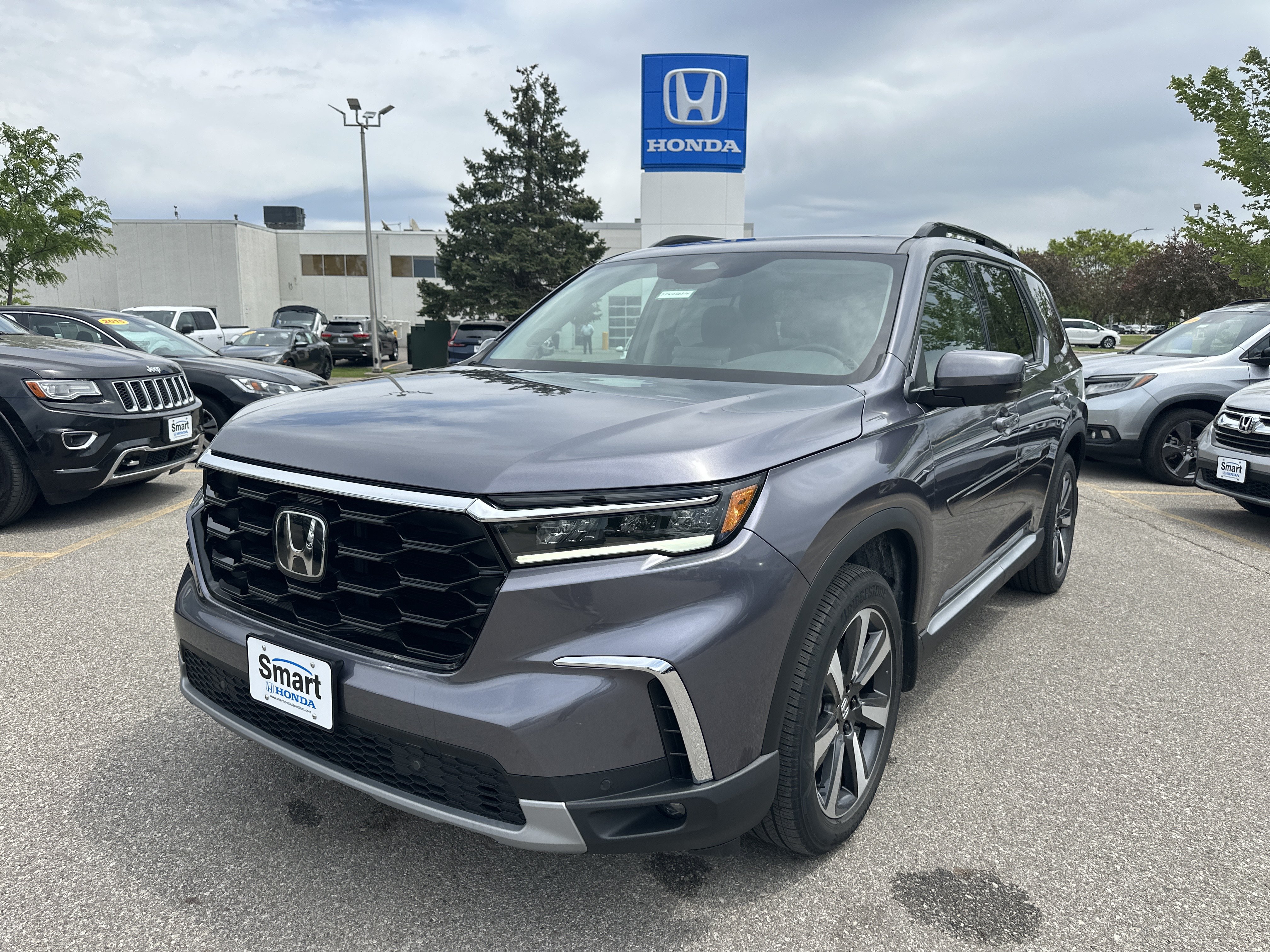 Used 2023 Honda Pilot Touring image 1