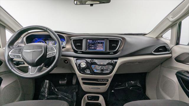 Used 2022 Chrysler Voyager LX FWD image 22
