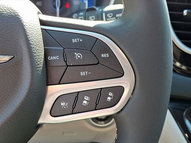 Certified 2023 Chrysler Pacifica Touring-L FWD image 22