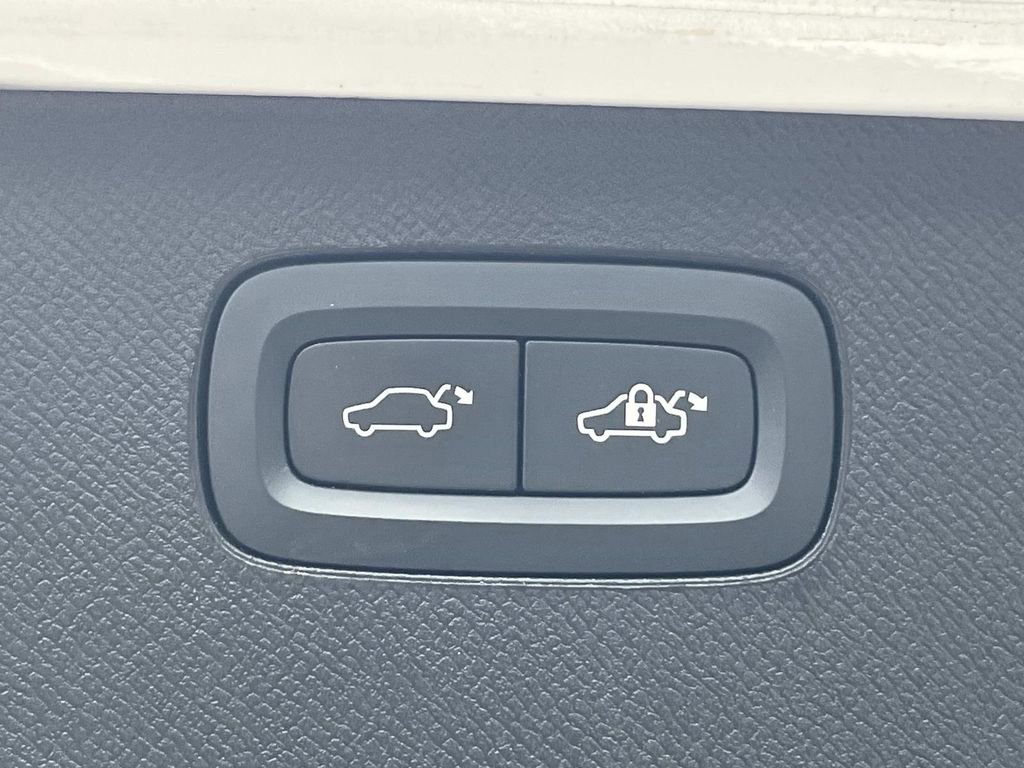 Used 2024 Volvo XC90 T8 Plus w/ Protection Package Premier image 13