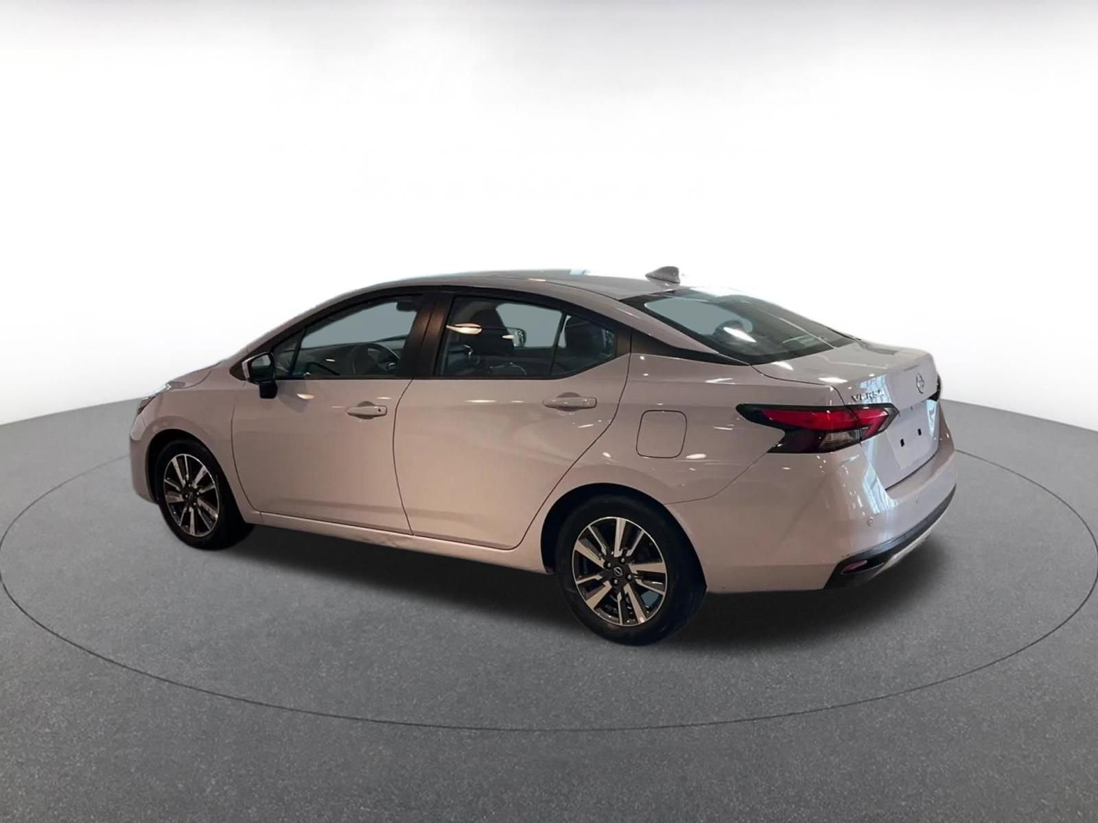 Used 2025 Nissan Versa SV image 9