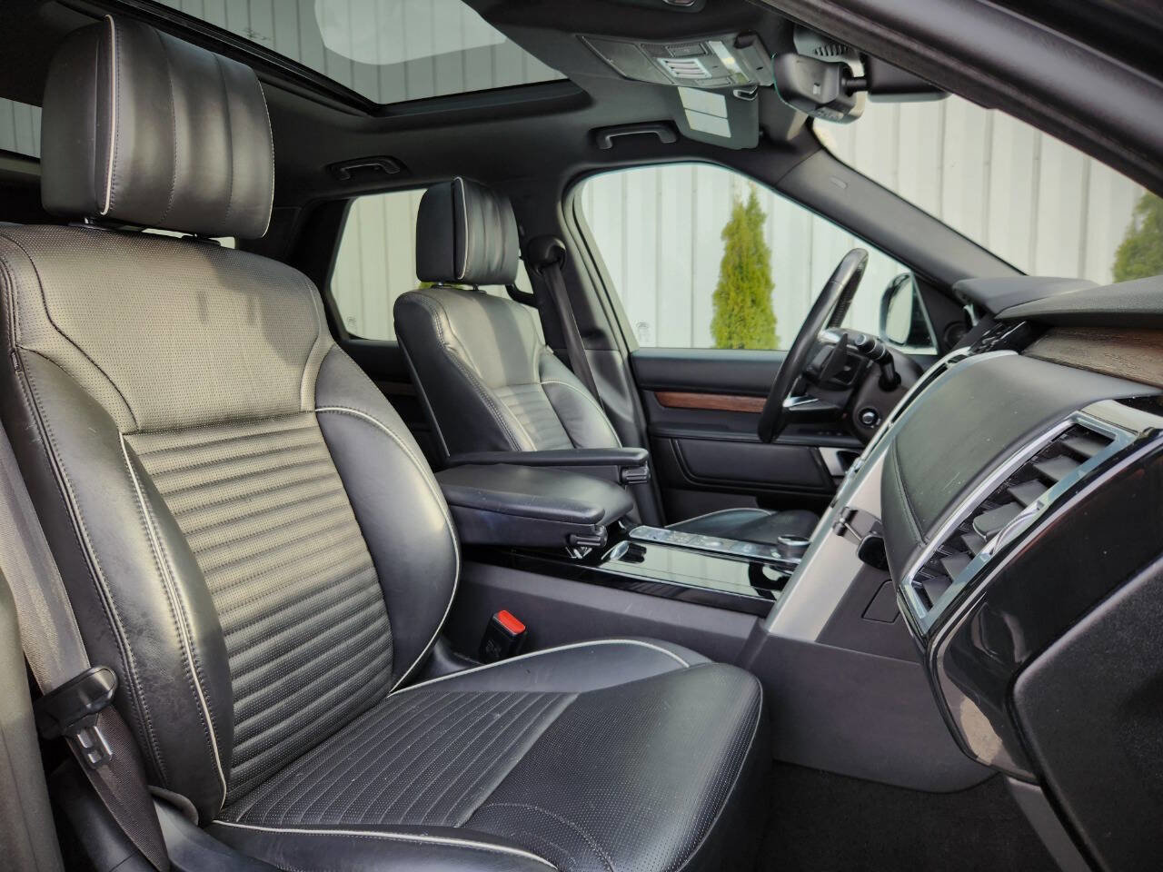 Used 2017 Land Rover Discovery HSE Luxury image 9