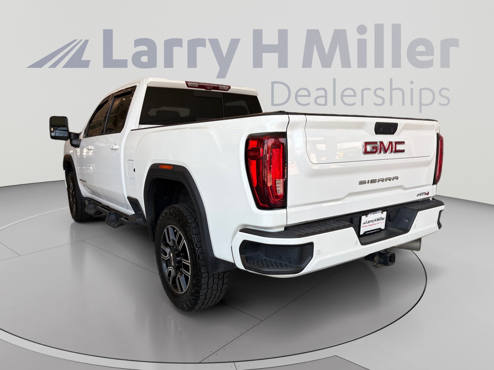 Used 2022 GMC Sierra 2500 AT4 w/ AT4 Premium Plus Package AWD/4WD image 3