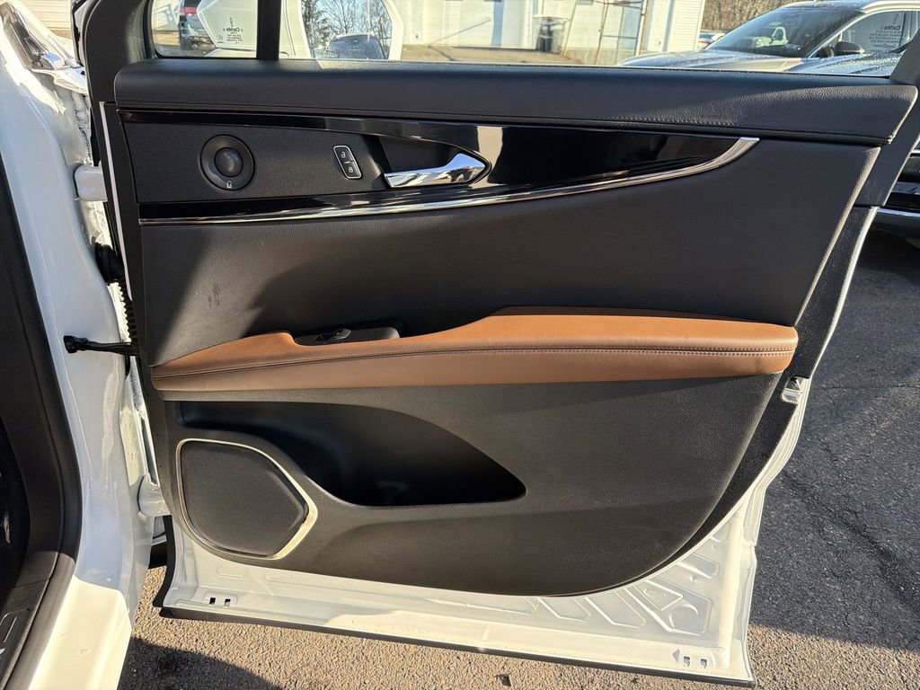 Certified 2023 Lincoln Nautilus Reserve w/ Equipment Group 201A image 14