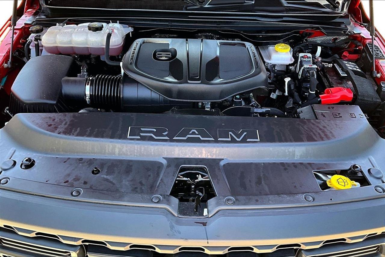 Used 2025 RAM 1500 Warlock AWD/4WD image 30