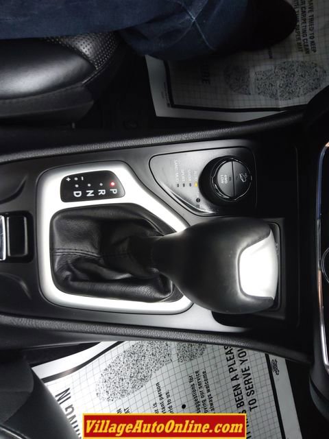 Used 2017 Jeep Cherokee Overland AWD/4WD image 37