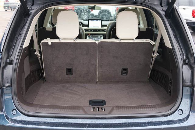 Used 2023 Lincoln Aviator Black Label w/ Class IV Trailer Tow Package image 8