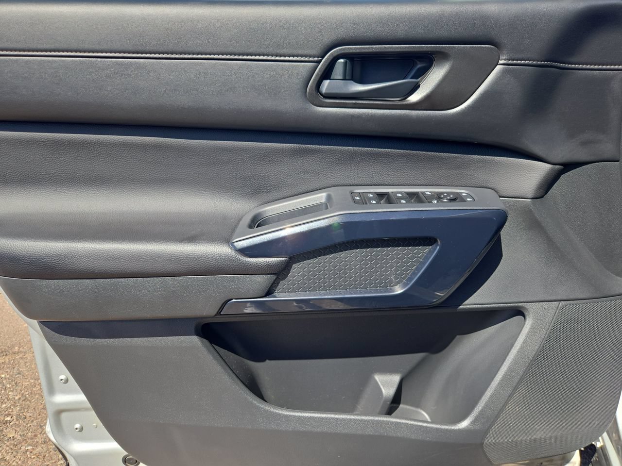 Certified 2025 Nissan Pathfinder SV FWD image 27