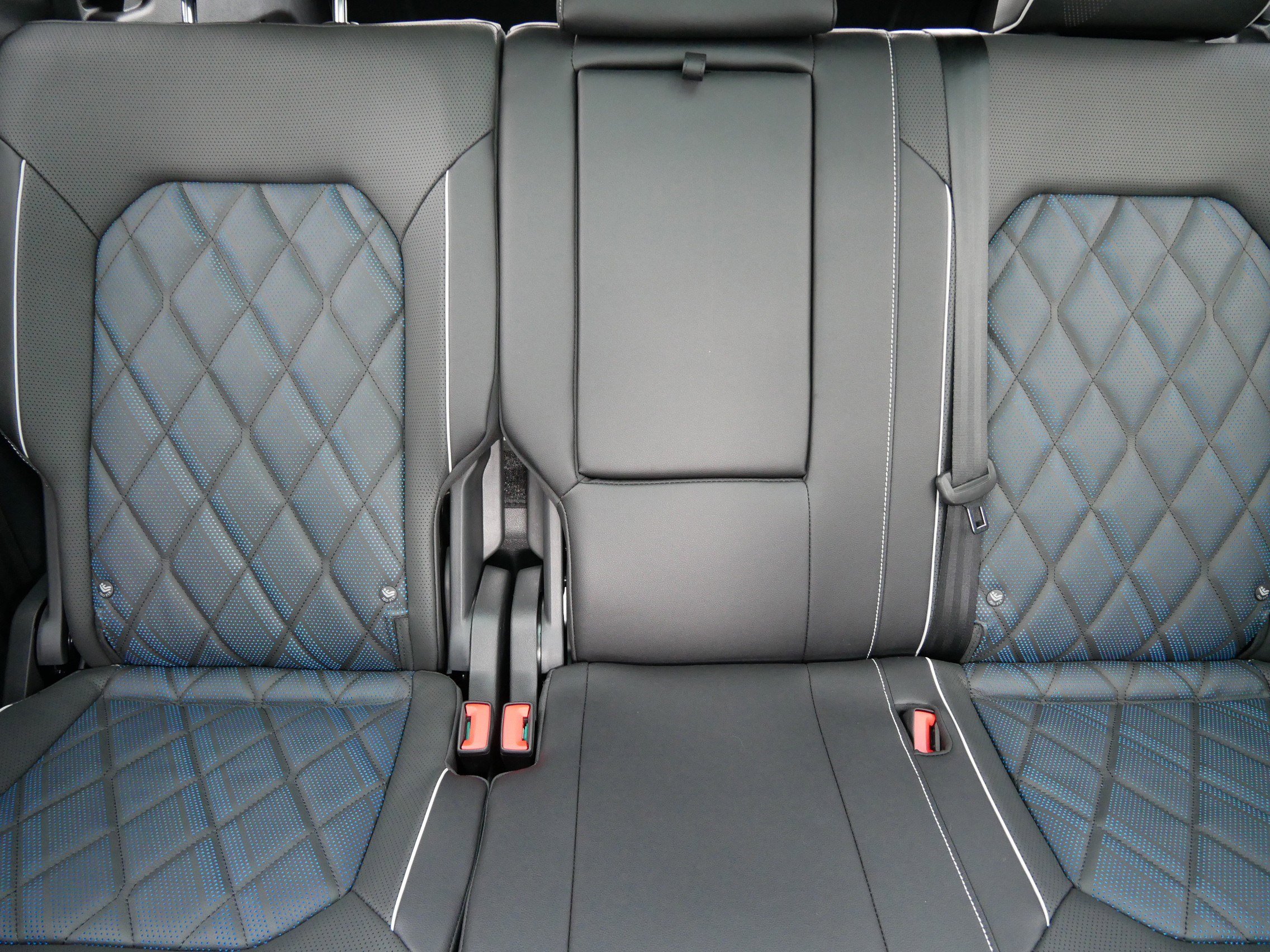 Certified 2025 Volkswagen Atlas Cross Sport SEL Premium R-Line image 13