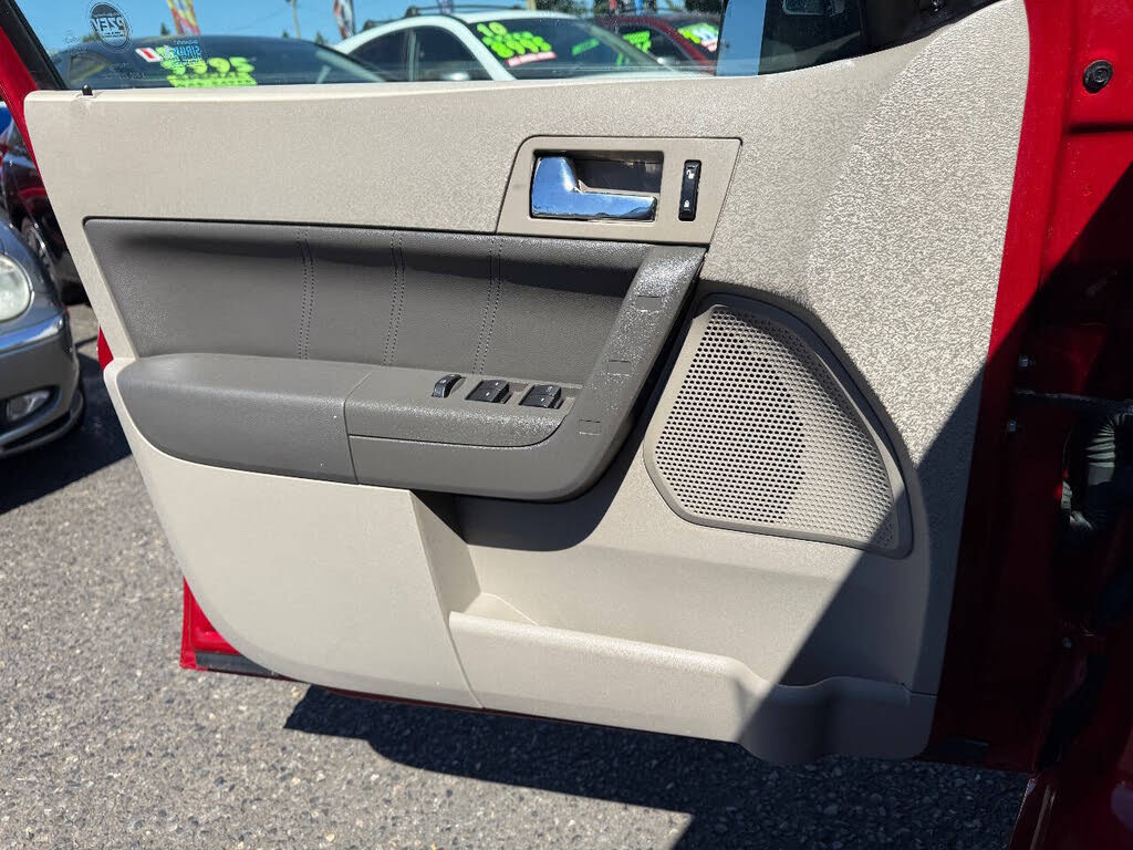 Used 2009 Ford Focus SEL image 19