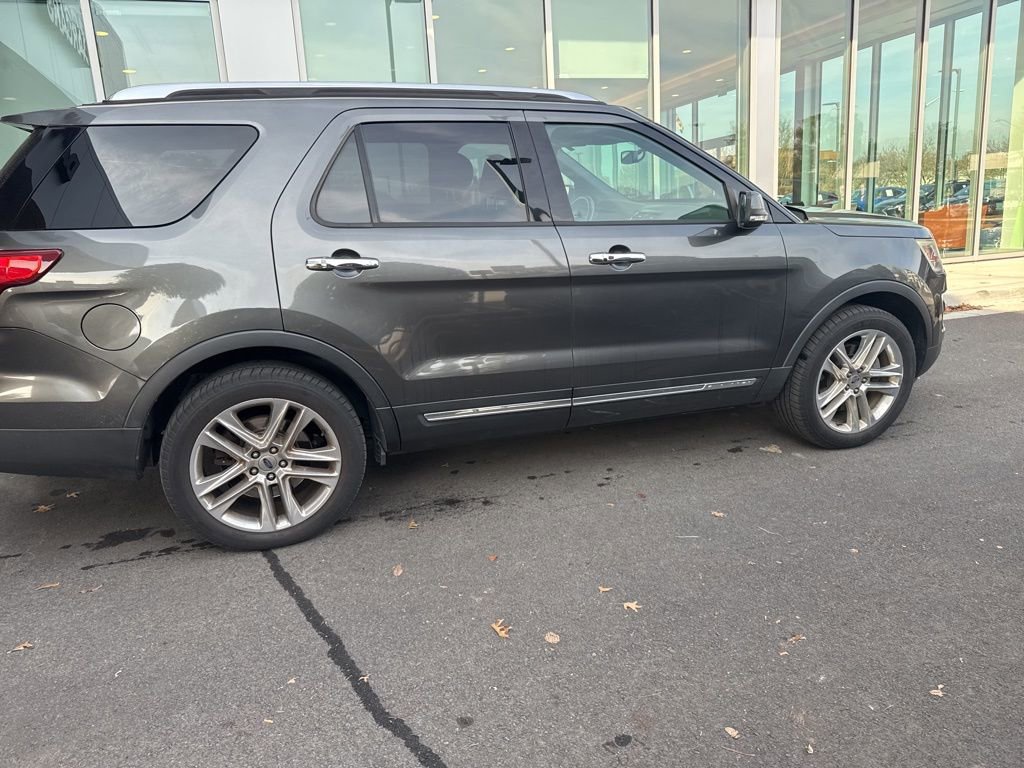Used 2017 Ford Explorer Limited image 2