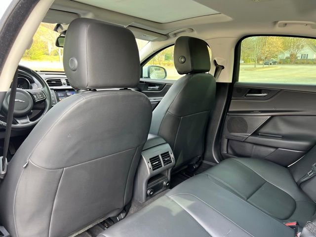 Used 2018 Jaguar XE image 14