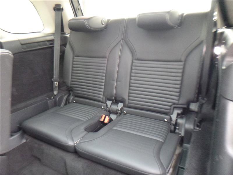 Used 2024 Land Rover Discovery S image 7