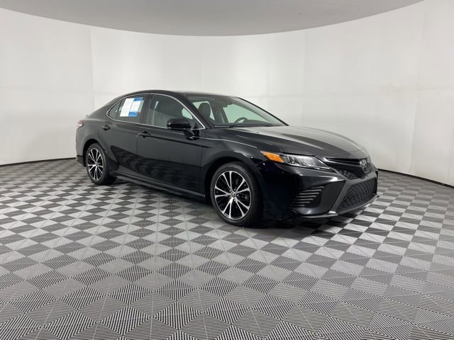 Used 2020 Toyota Camry SE image 2
