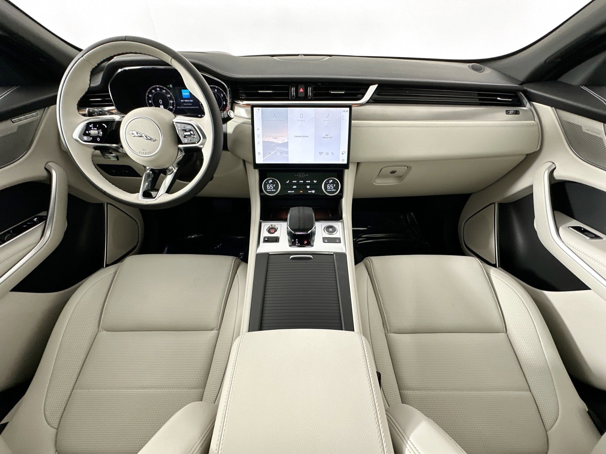 Used 2026 Jaguar F-PACE R-Dynamic S image 21