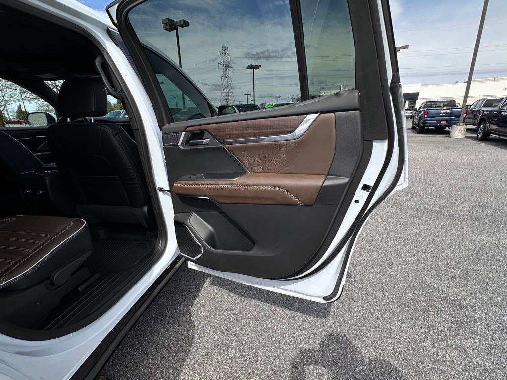 Certified 2026 GMC Acadia Denali Ultimate w/ LPO, Floor Liner Package image 16