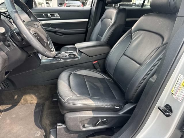 Used 2016 Ford Explorer XLT w/ Equipment Group 202A FWD image 19
