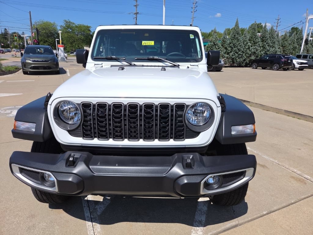 Certified 2025 Jeep Gladiator Sport AWD/4WD image 4