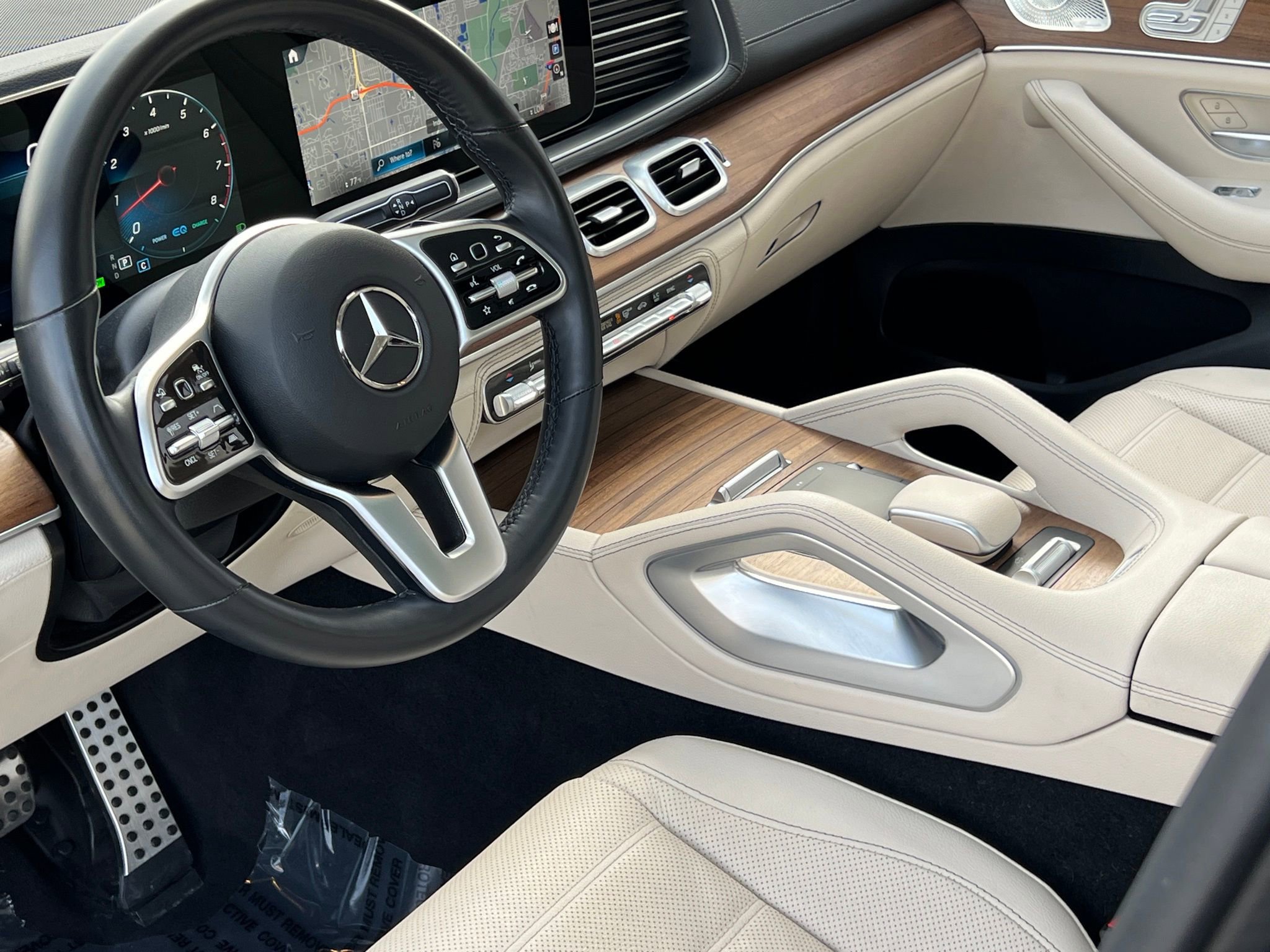 Used 2023 Mercedes-Benz GLS 580 4MATIC image 2