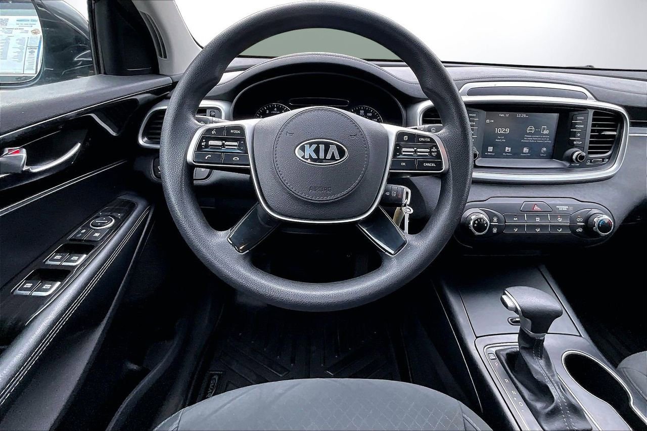 Used 2020 Kia Sorento LX image 11