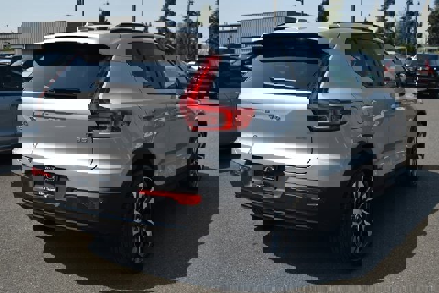 Used 2025 Volvo XC40 B5 Plus w/ Climate Package image 2
