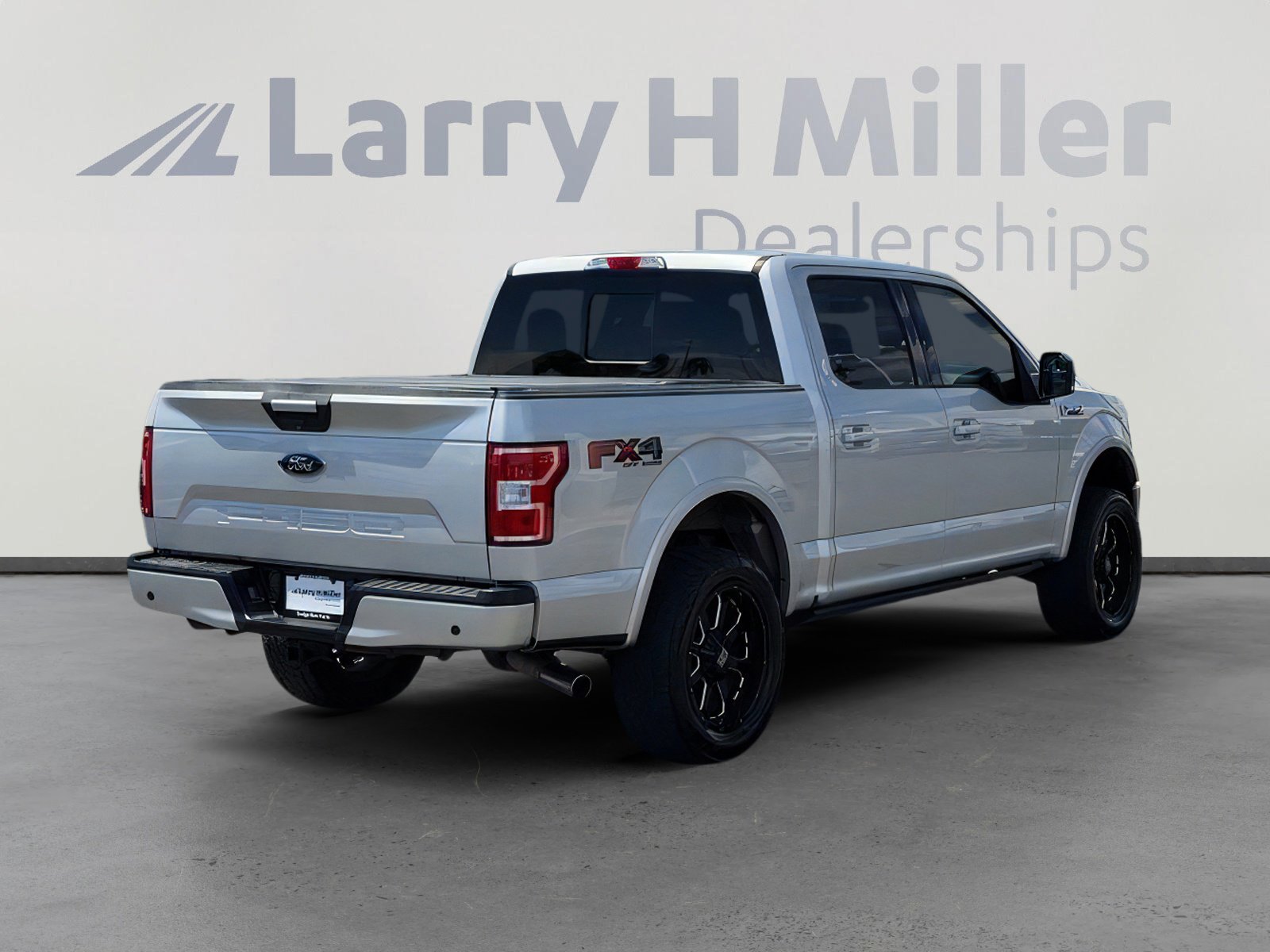 Used 2018 Ford F150 XLT w/ Equipment Group 302A Luxury AWD/4WD image 6