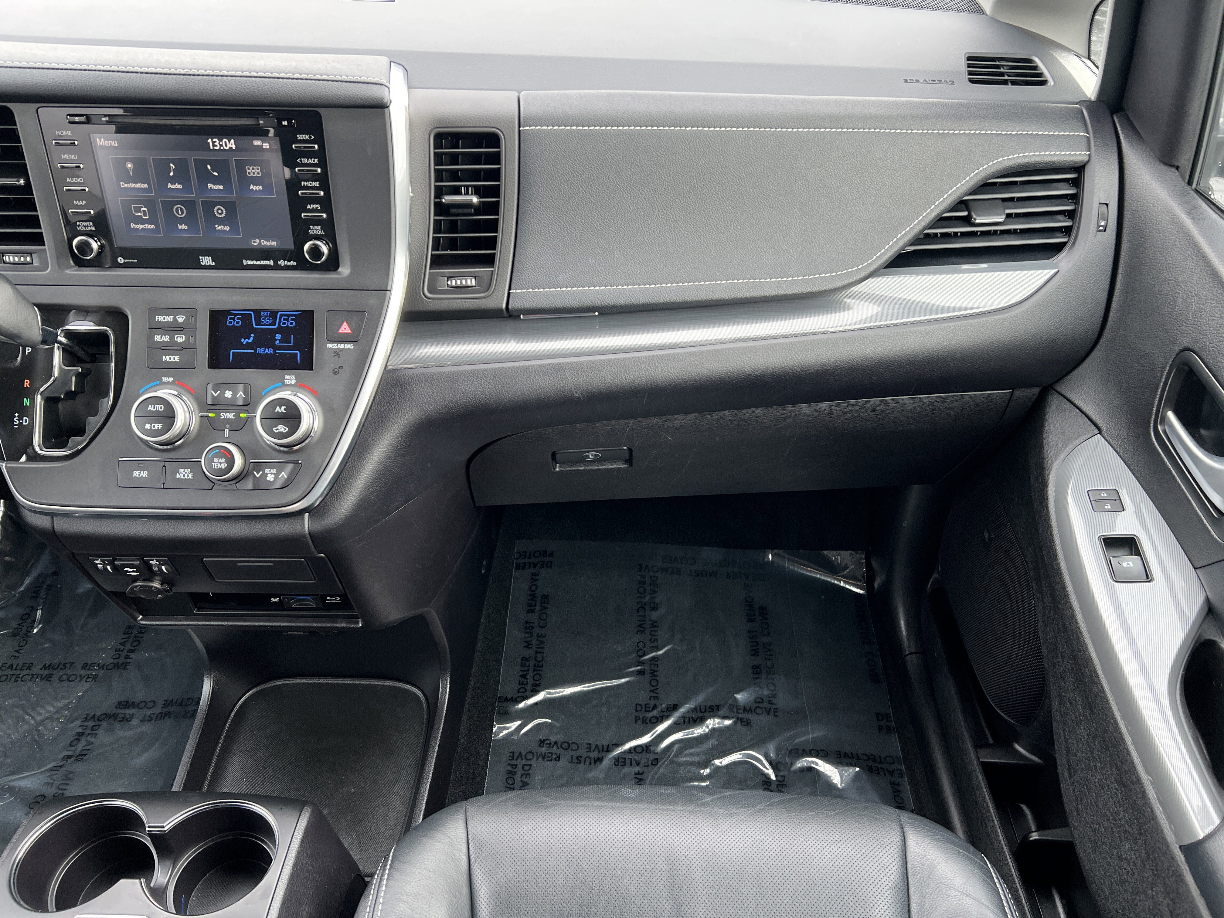 Used 2019 Toyota Sienna SE image 32
