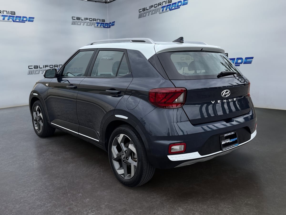Used 2022 Hyundai Venue Limited image 7
