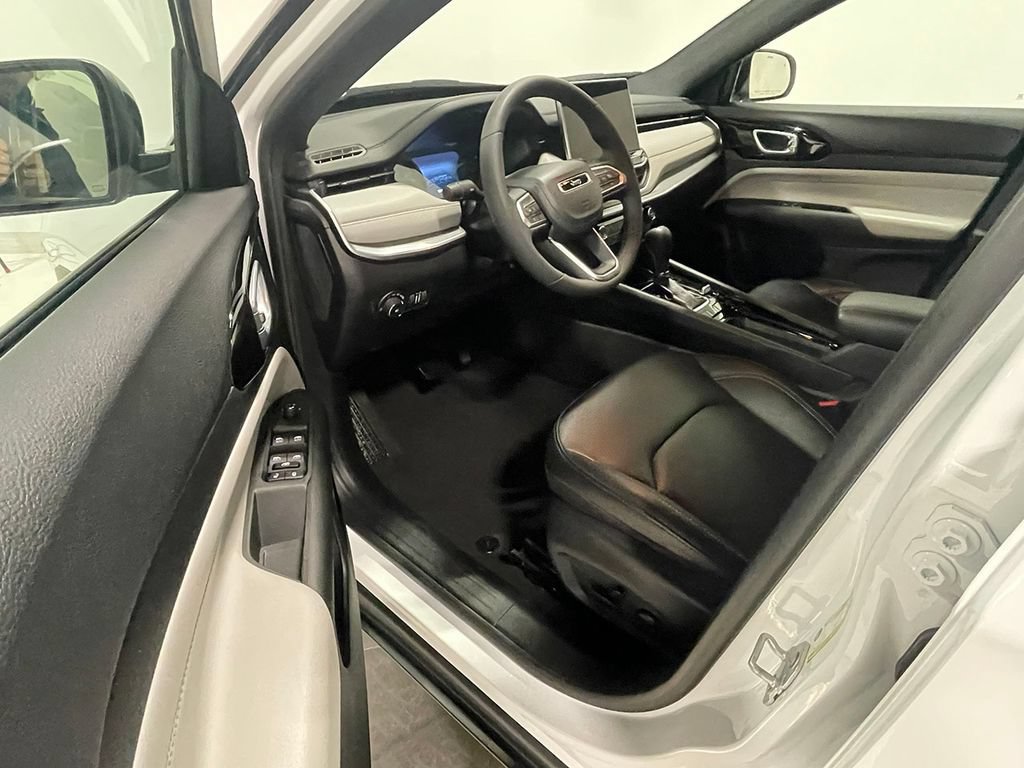 Used 2026 Jeep Compass Limited AWD/4WD image 19