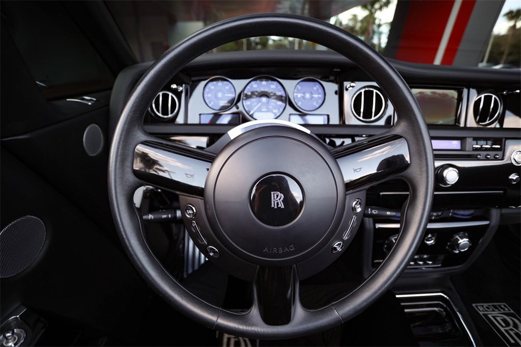 Used 2010 Rolls-Royce Phantom Drophead Coupe image 28