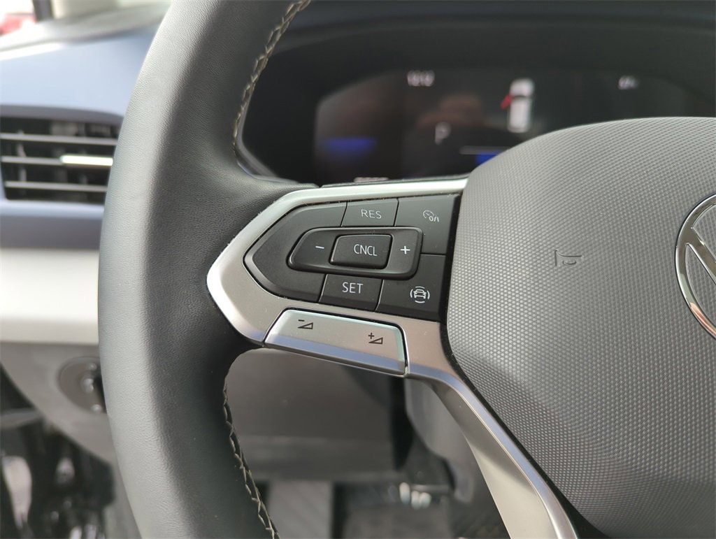 Used 2022 Volkswagen Taos SE w/ Panoramic Sunroof Package image 38