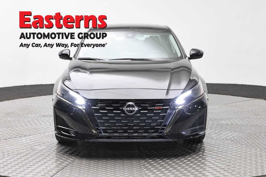 Used 2023 Nissan Altima 2.5 SR w/ SR Premium Package AWD/4WD image 2
