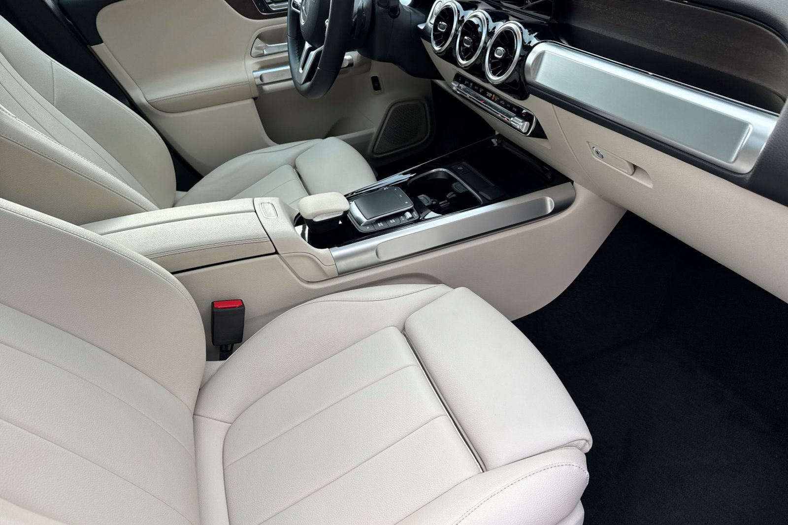 Used 2022 Mercedes-Benz GLB 250 4MATIC image 19