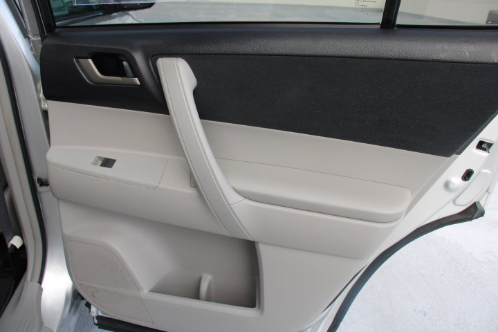 Used 2011 Toyota Highlander 2WD w/ Tech Pkg image 17