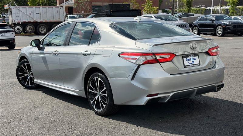 Used 2020 Toyota Camry SE w/ Convenience Package FWD image 4